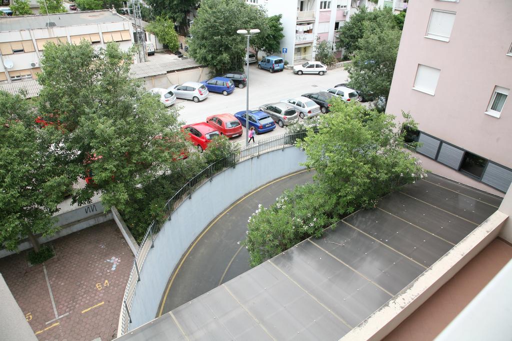 Apartment Dg With Parking Garage Split Exteriör bild