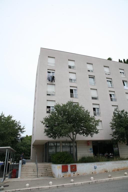Apartment Dg With Parking Garage Split Exteriör bild
